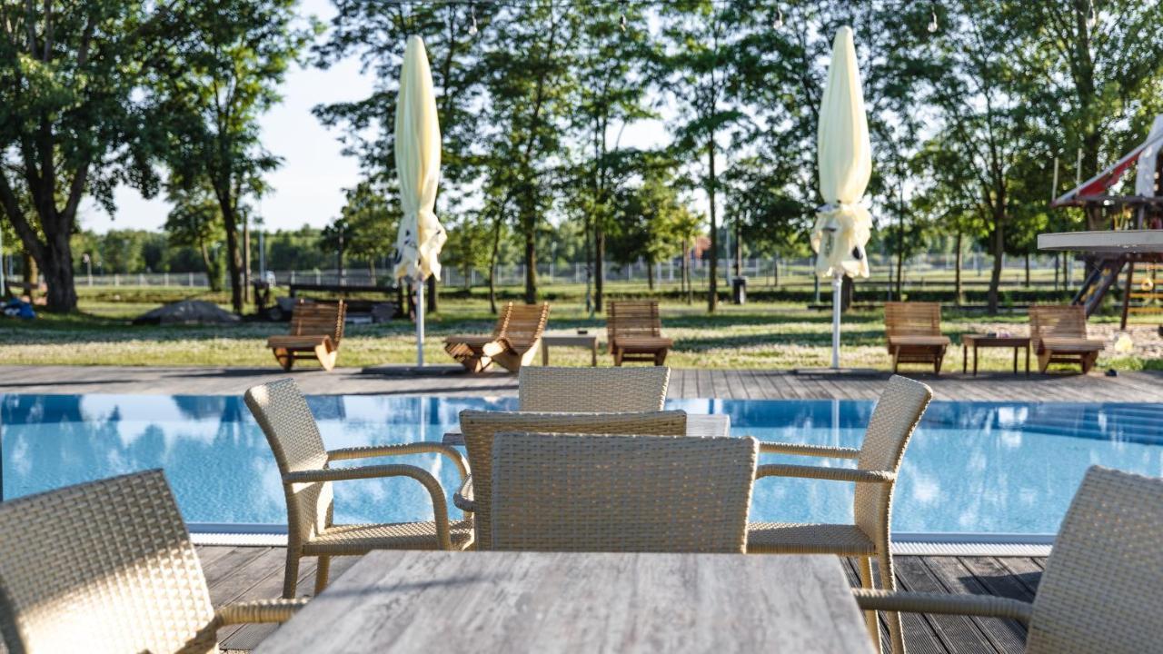 Hotel And Park Divoka Voda Pressburg