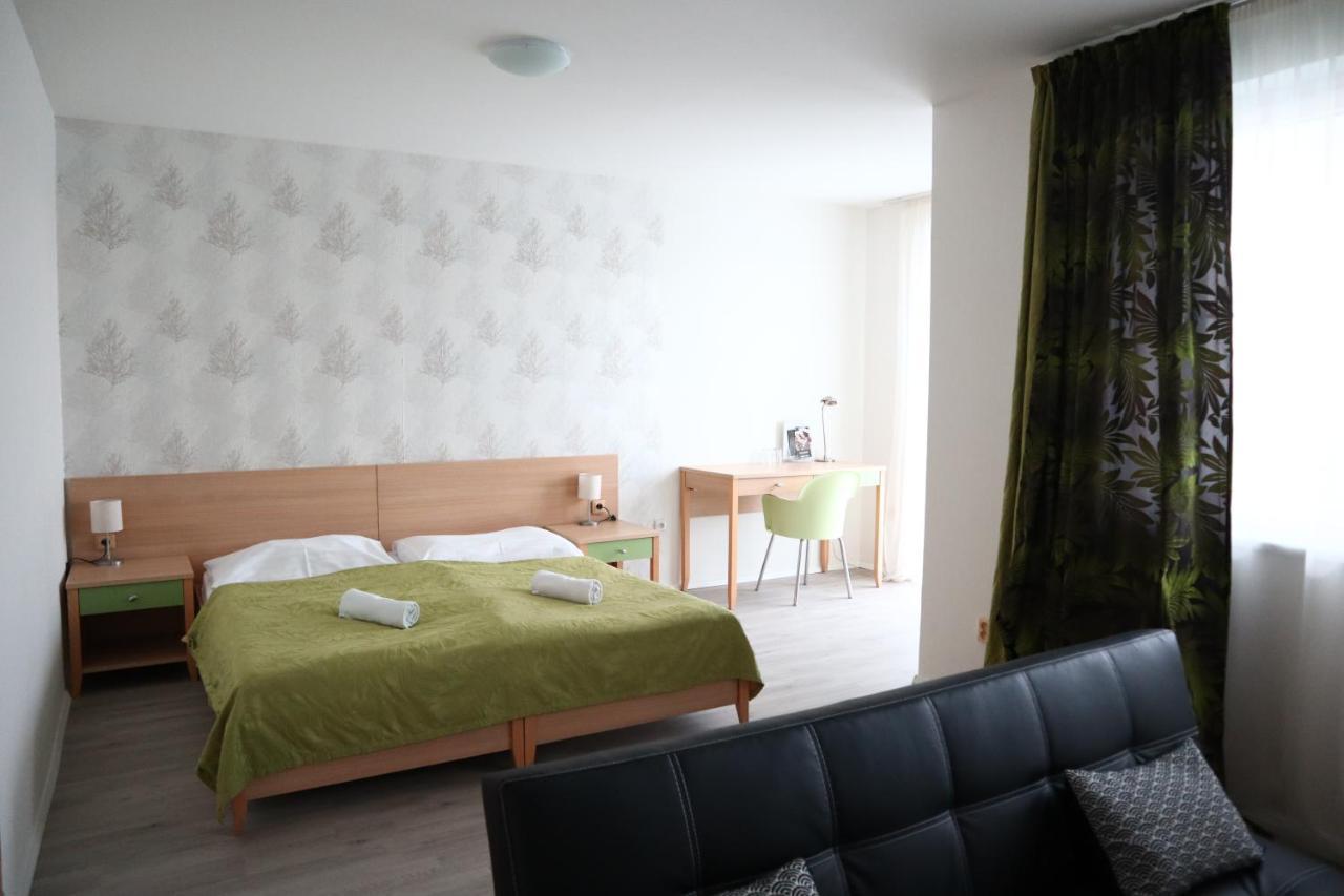 Hotel And Park Divoka Voda Pressburg