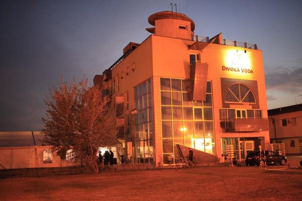 Hotel And Park Divoka Voda 3*